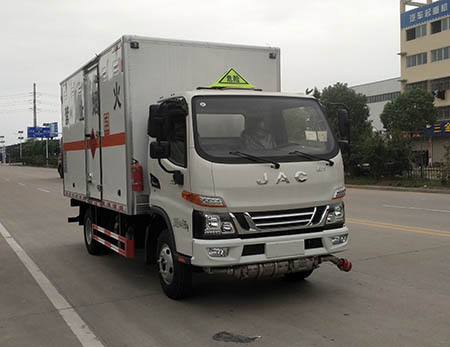 專威牌HTW5041XRQJH6型易燃?xì)怏w廂式運輸車