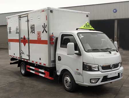 專威牌HTW5040XRQE6型易燃?xì)怏w廂式運輸車